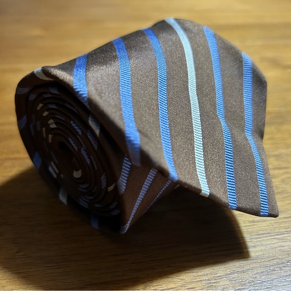 Burberry Brown 100% silk tie - Picture 1 of 5